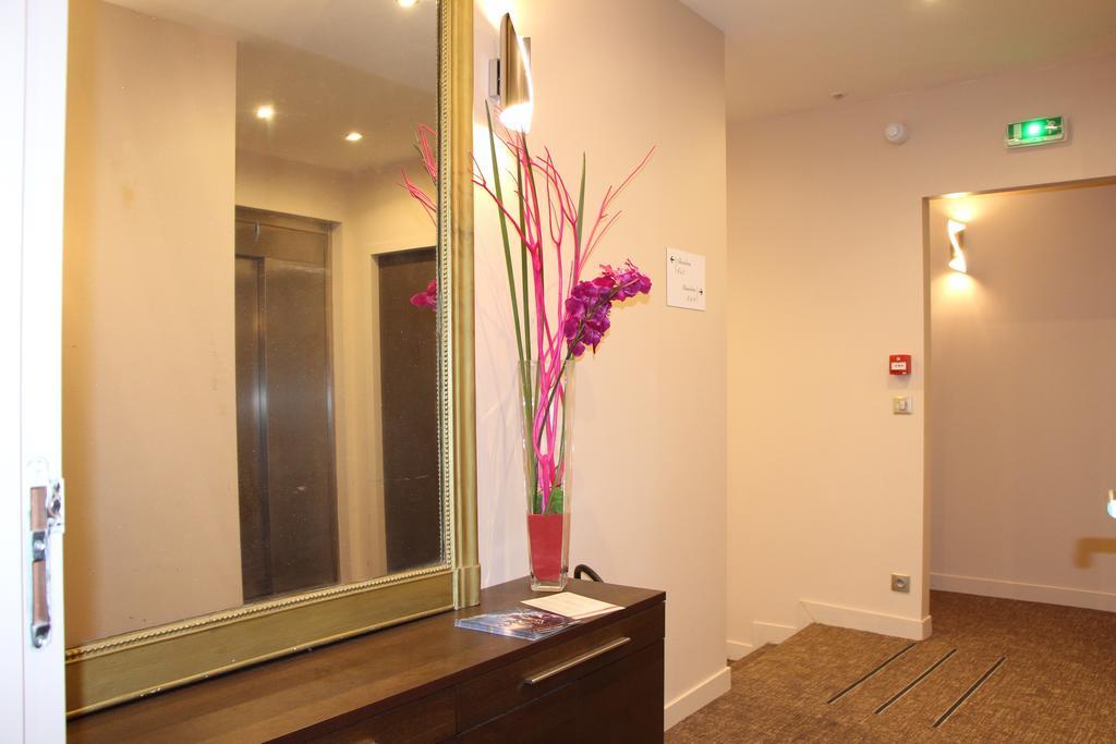 פואסי Hotel L'Esturgeon מראה חיצוני תמונה