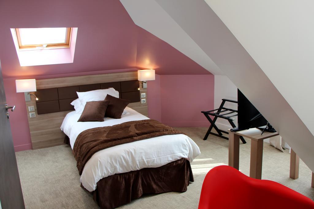 פואסי Hotel L'Esturgeon חדר תמונה