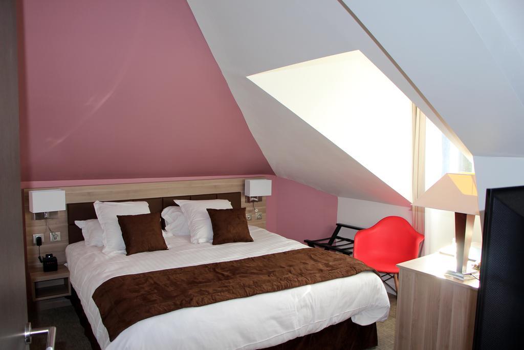 פואסי Hotel L'Esturgeon מראה חיצוני תמונה