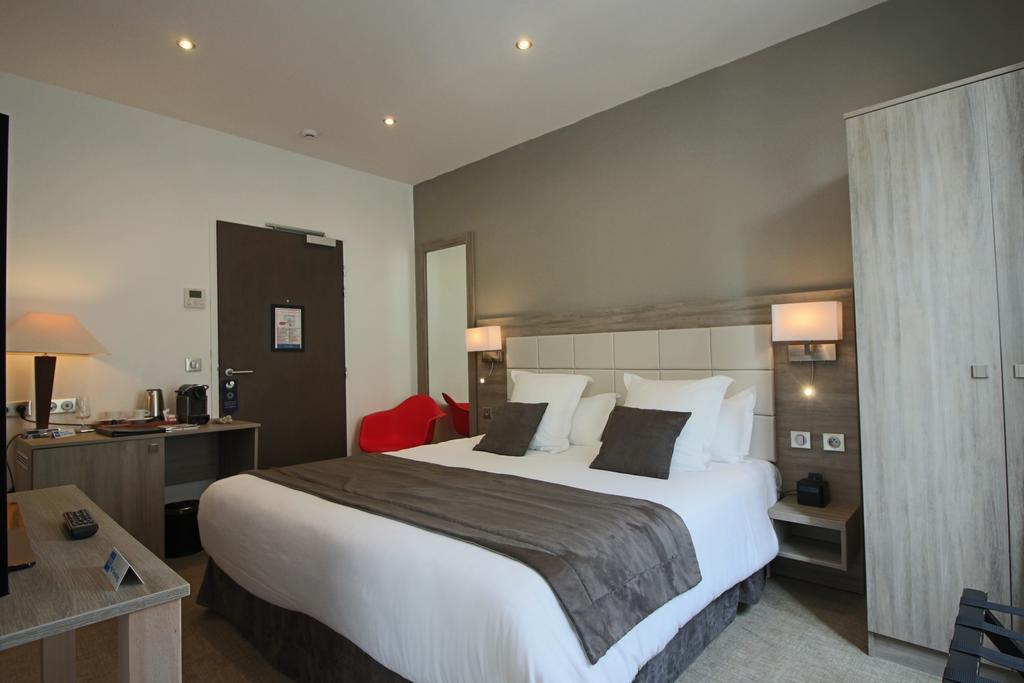 פואסי Hotel L'Esturgeon מראה חיצוני תמונה