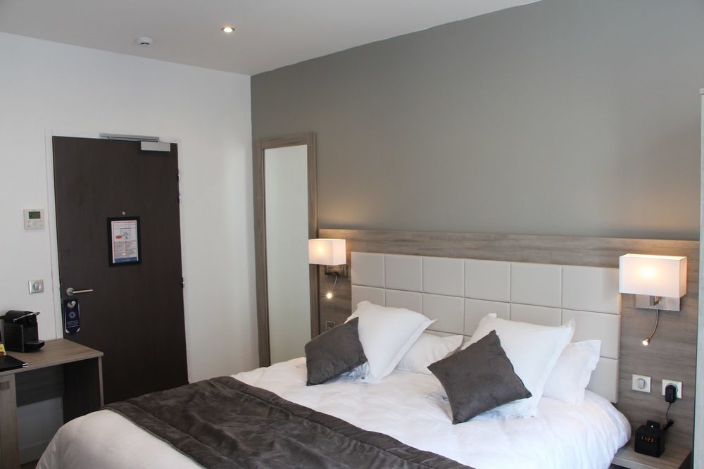 פואסי Hotel L'Esturgeon מראה חיצוני תמונה