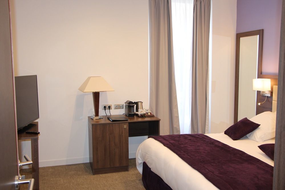 פואסי Hotel L'Esturgeon מראה חיצוני תמונה