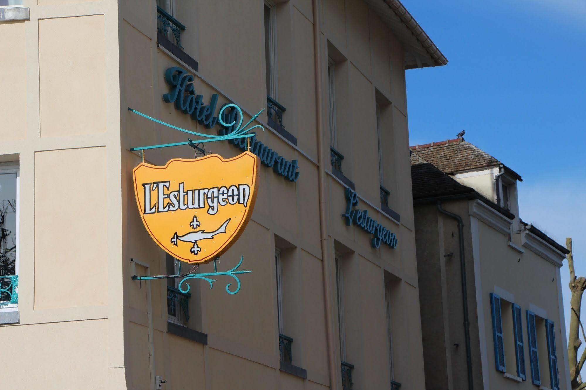 פואסי Hotel L'Esturgeon מראה חיצוני תמונה