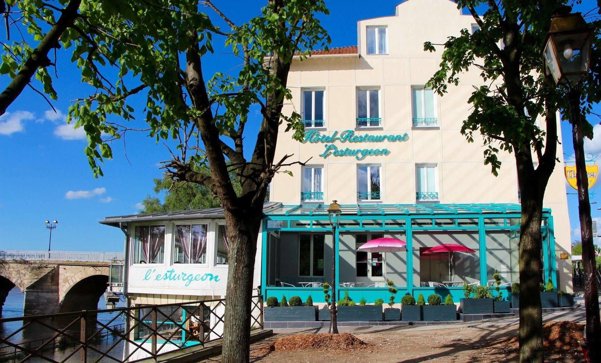 פואסי Hotel L'Esturgeon מראה חיצוני תמונה