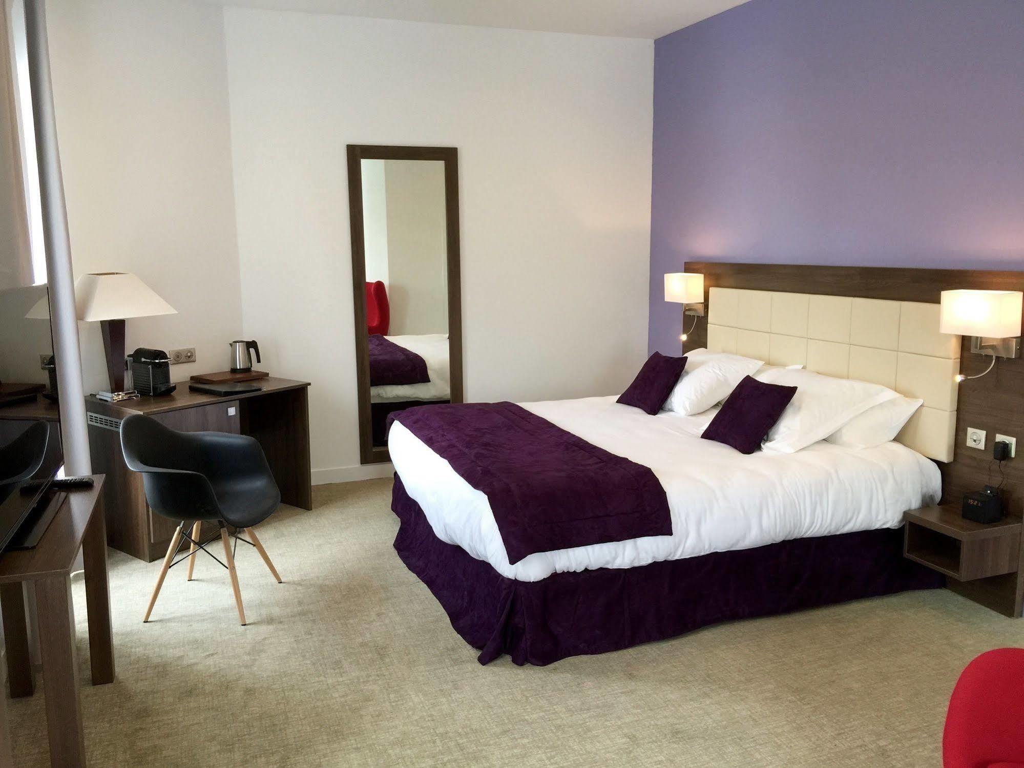 פואסי Hotel L'Esturgeon מראה חיצוני תמונה