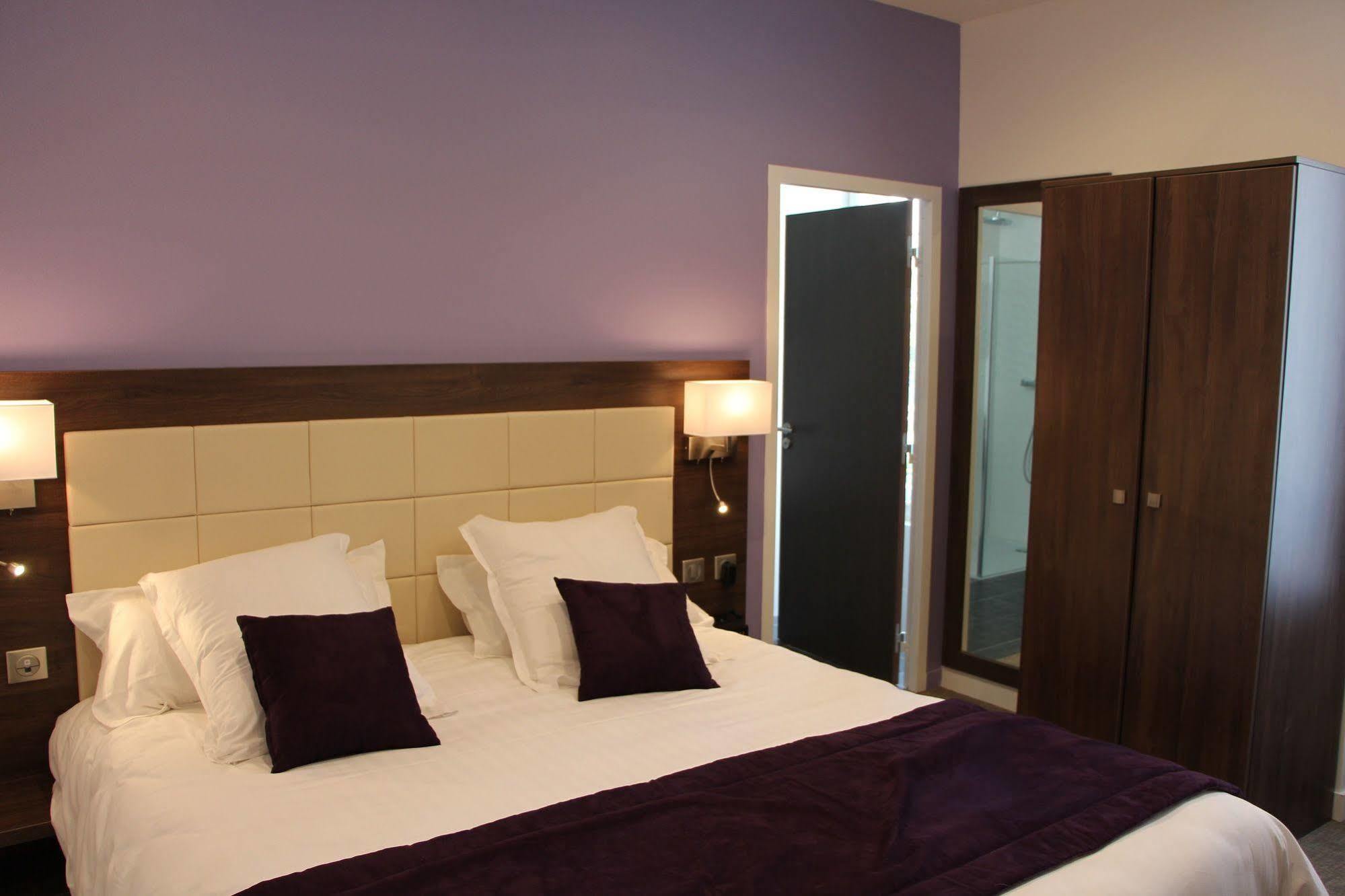 פואסי Hotel L'Esturgeon מראה חיצוני תמונה